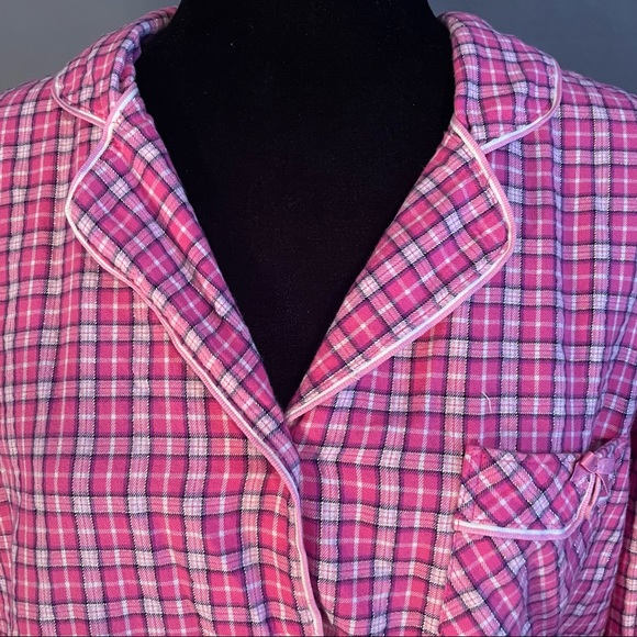 Victoria’s Secret pink and white sleepwear/robe.  Size Medium - Picture 12 of 17